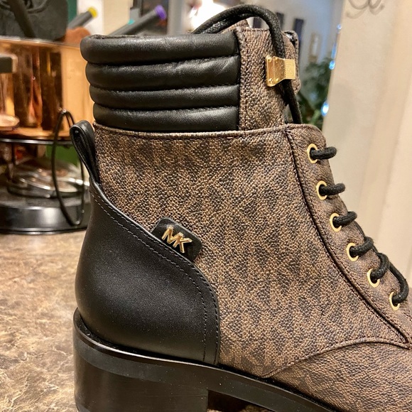 New-Michael Kors Laced up combat boots - Picture 6 of 6